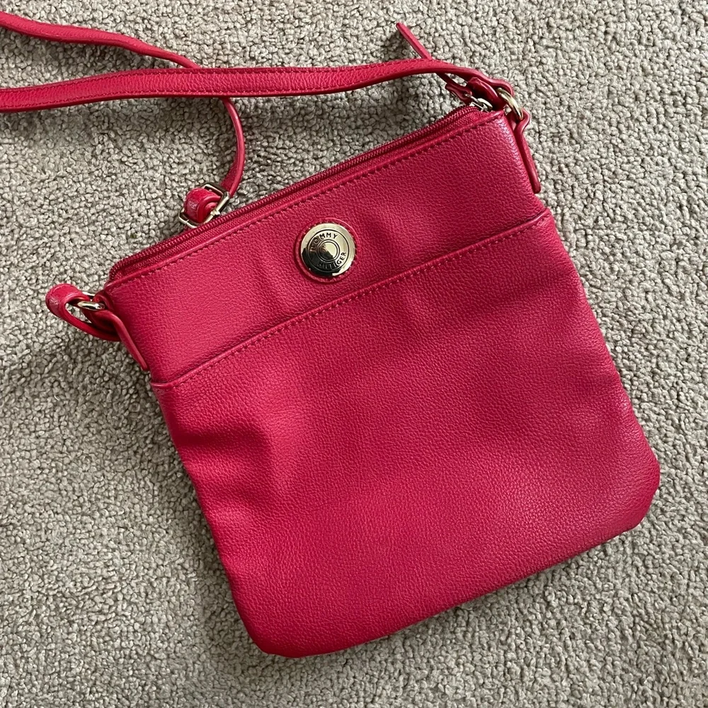 DONATED Red Tommy Hilfiger Purse - Picture 1 of 7